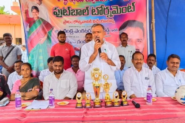 జిల్లా యువకులు క్రీడల్లో ముందుండాలి