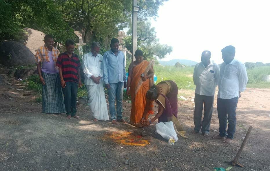 కోరెం కొండ పోచమ్మ రోడ్డు- కల్వర్టు నిర్మాణానికి భూమి పూజ