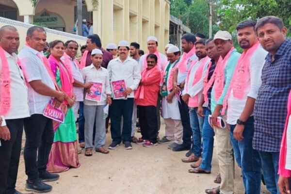 జడ్చర్ల కేంద్రంలో ముస్లిం సోదరులను కలిసిన బి ఆర్ ఎస్ పార్టీ నాయకులు.