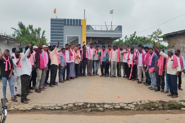 కెసిఆర్ మహా సభ కు తరలి వెళ్లిన గణపురం బి ఆర్ ఎస్ నాయకులు