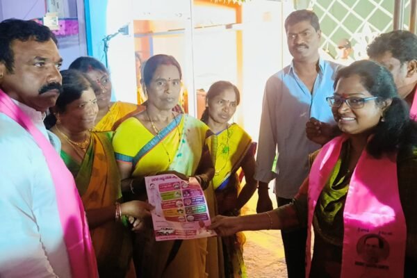 కడియం విజయం కోసం కూతుర్ల ఇంటింటి ప్రచారం