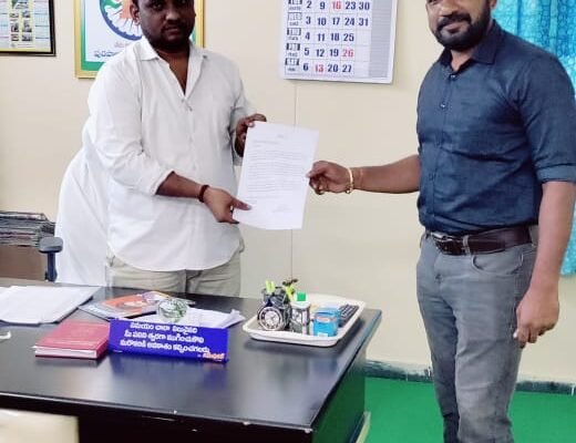 ఇల్లందు మున్సిపల్ చైర్మన్ మీద పెట్టిన అవిశ్వాస తీర్మానం పై బల నిరూపణ కు నోటీసు జారీ చేసిన జిల్లా కలెక్టర్ ప్రియాంక అలా