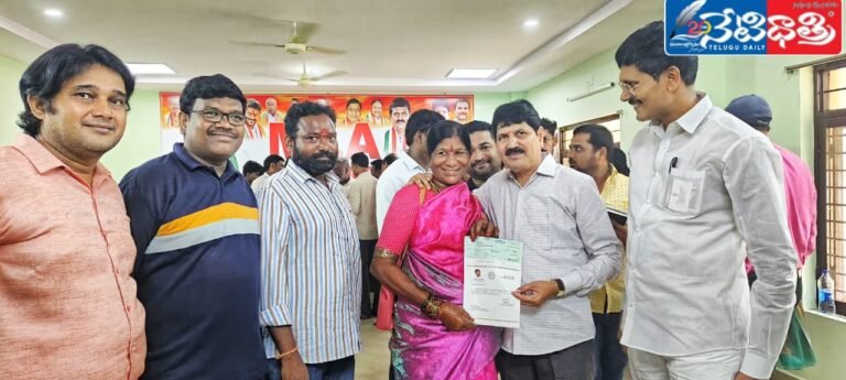 సిఎం రిలీఫ్ ఫండ్ చెక్కులు పంపిణీ కార్యక్రమంలో పాల్గొన్న భద్రాచలం ఎమ్మెల్యే డాక్టర్ తెల్లం వెంకట్రావు