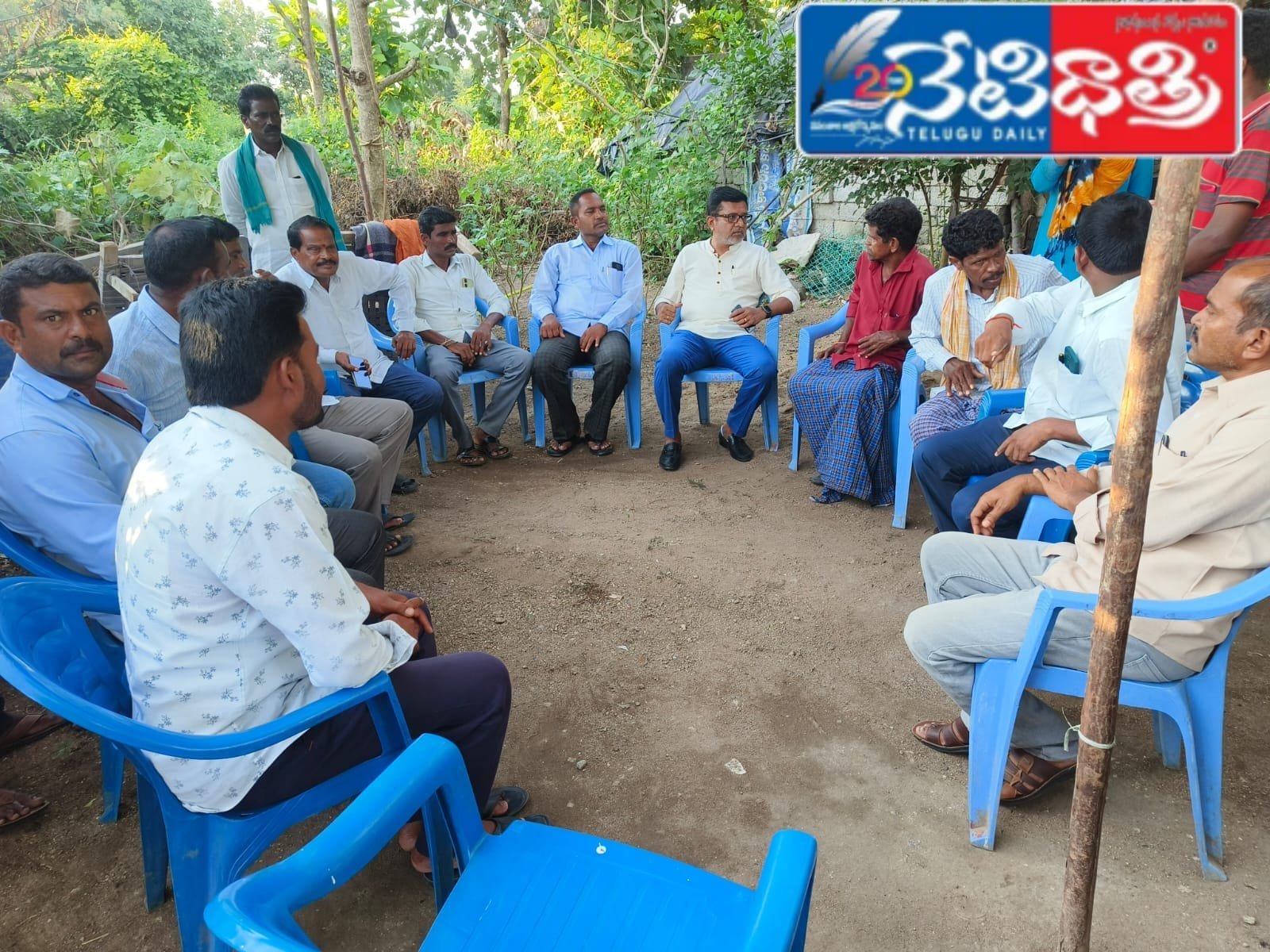 ముత్తారం మండలంలో పలు కుటుంబాలను పరామర్శించిన మాజీ ఎమ్మెల్యే పుట్ట మధూకర్