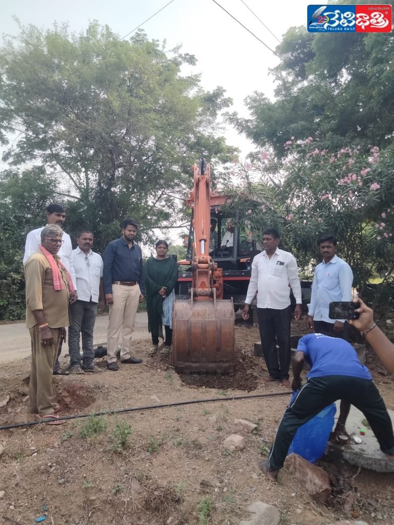 మంచినీటి పైప్ లైన్ పనులు ప్రారంభించిన ప్రత్యేక అధికారి