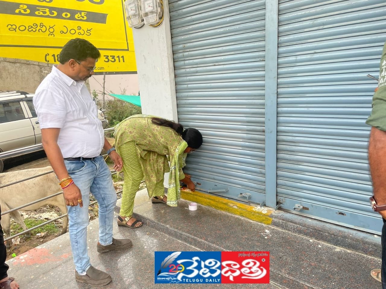 ఫెర్టిలైజర్ సీజ్ చేసిన వ్యవసాయ శాఖ అధికారి.