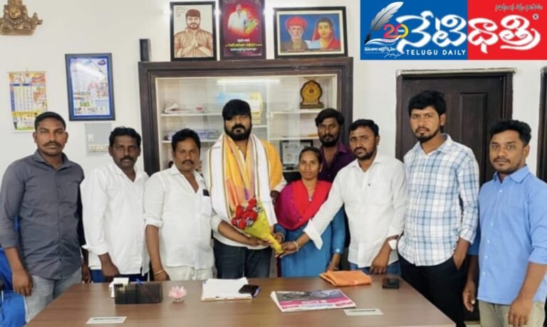 యూత్ కాంగ్రెస్ జిల్లా అధ్యక్షుడిని కలిసిన జిల్లా వైస్ ప్రెసిడెంట్ బొచ్చు కోమల జెమిని