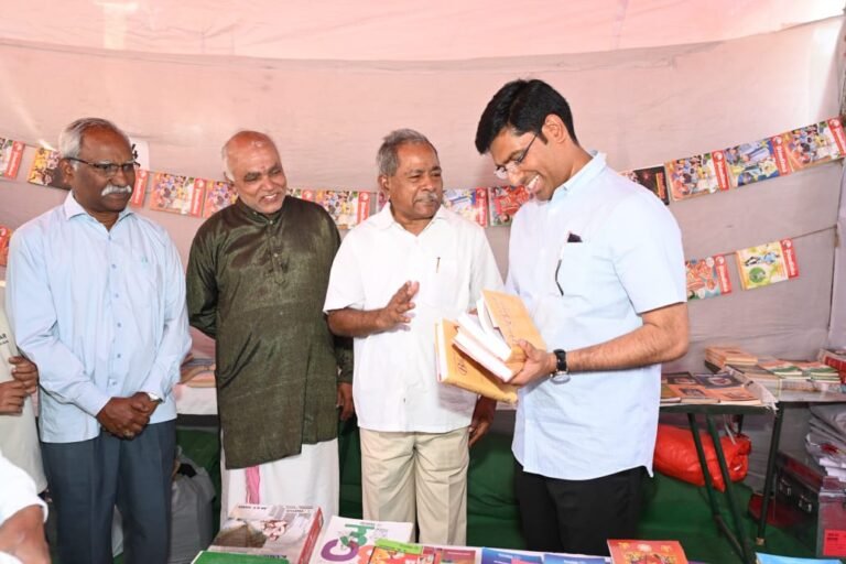 పుస్తక పఠనం ఒక మంచి అలవాటు