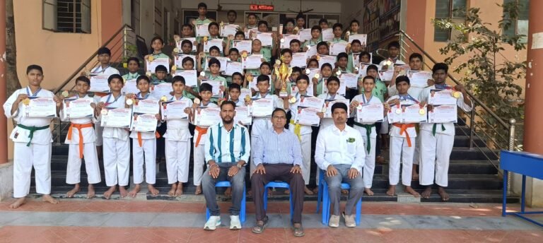 జాతీయ కరాటే పోటీల్లో బాలాజీ విద్యార్థుల పథకాల ప్రభంజనం