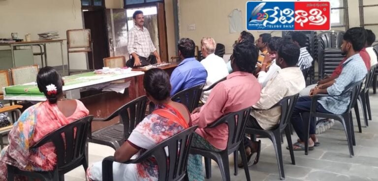 యాసంగి వరి కోతలపై రైతులకు అవగాహన