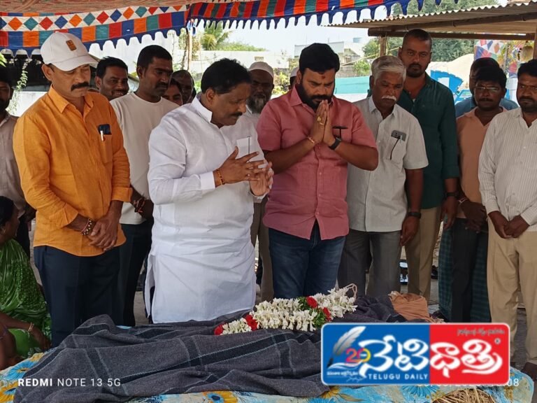MLA Donthi visited Hanuman Temple Chairman Bejjanki