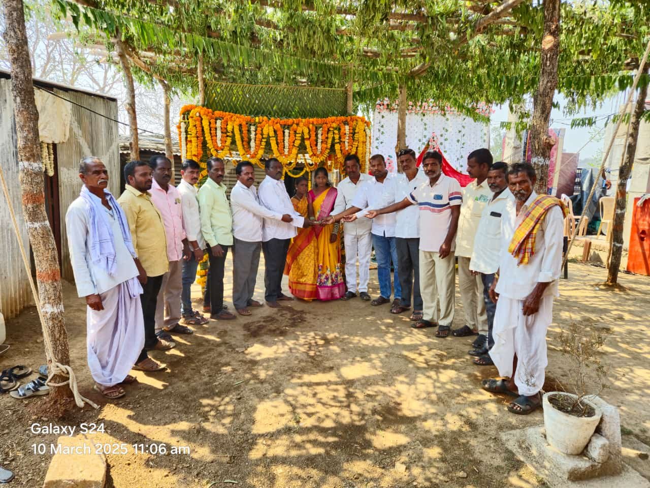 నిరుపేద వివాహానికి ఆర్థిక సాయం.