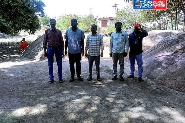 ఇసుక డంపుల ఇసుక కుప్పల సీజ్. illegal sand