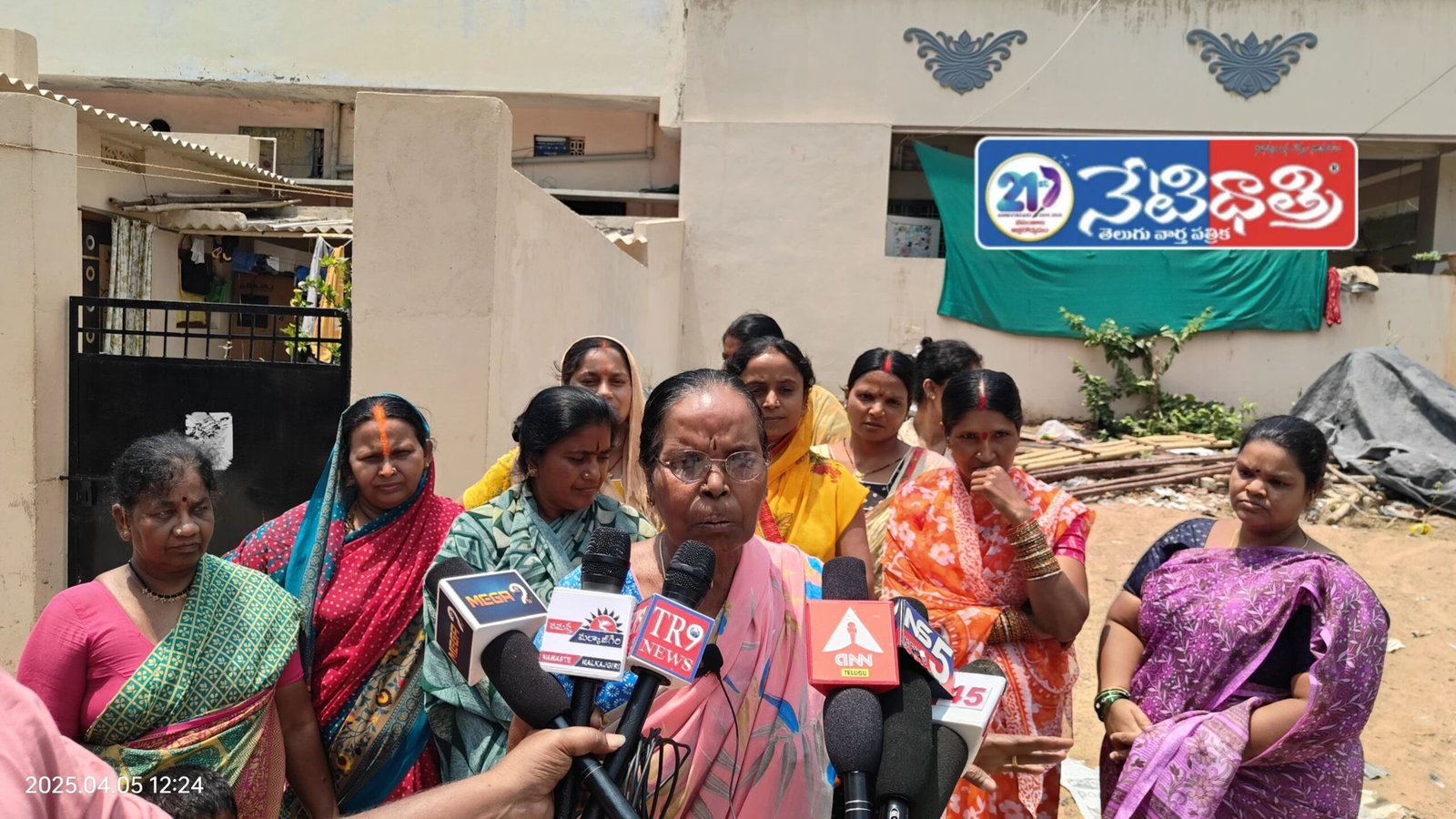 మాటలతో మభ్యపెట్టే ఎమ్మెల్యే ,కార్పొరేటర్ మాకొద్దు..!