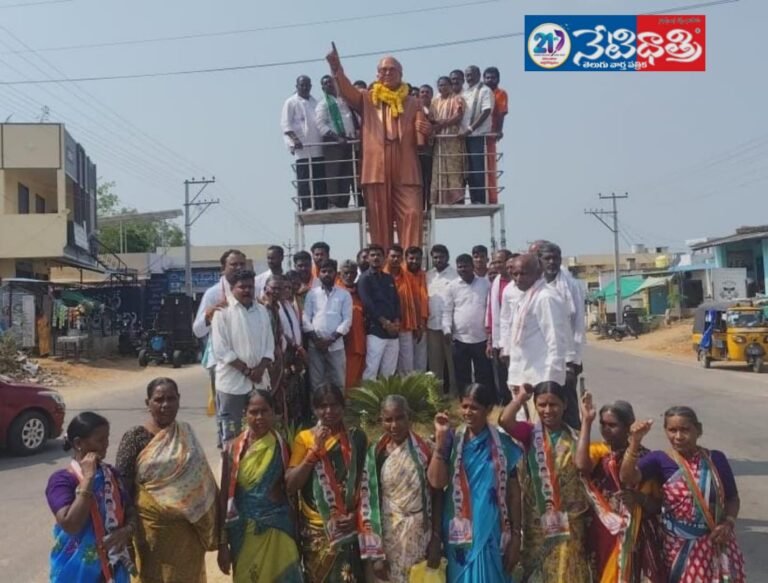 A padayatra rally was organized in Jillella village of Tangallapalli mandal under the leadership of Praveen, the Tangallapalli Mandal Congress Party.