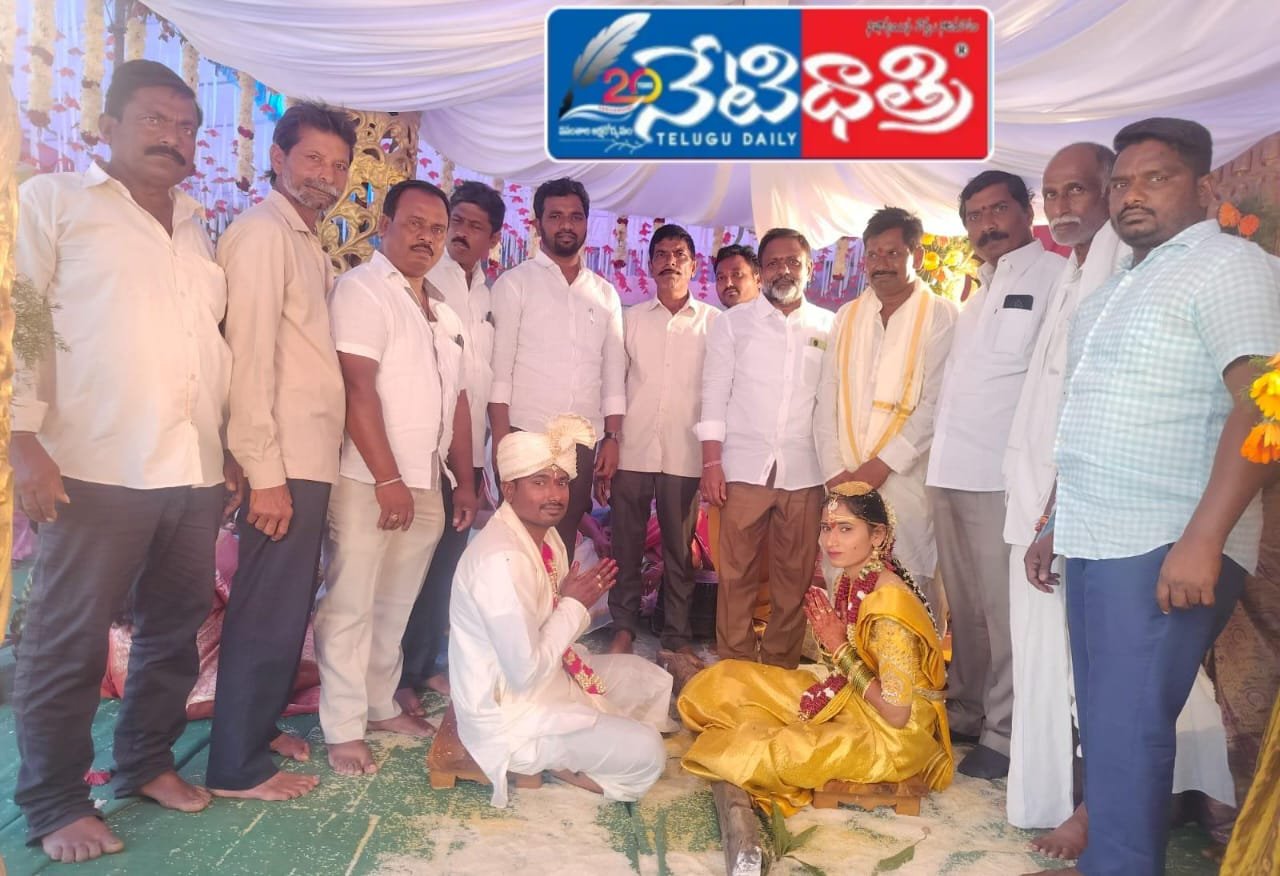 నూతన వధూవరులను ఆశీర్వదించిన.!