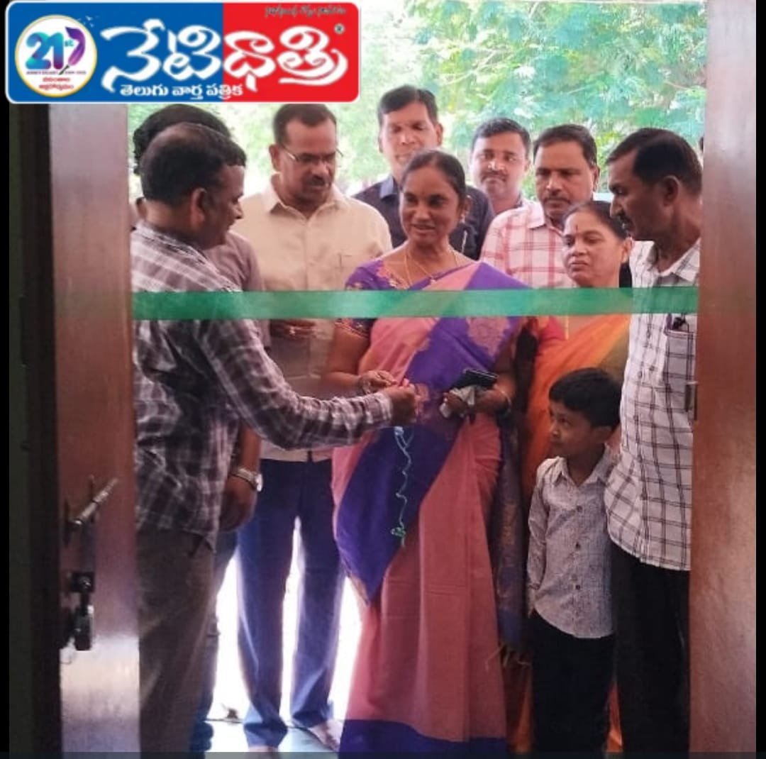 పాఠశాలలో కంప్యూటర్ గది ప్రారంభోత్సవం.