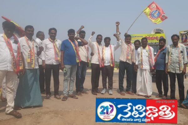 ఆత్మ గౌరవ పాదయాత్రలో ఆకుల సుభాష్ ముదిరాజ్. Summer