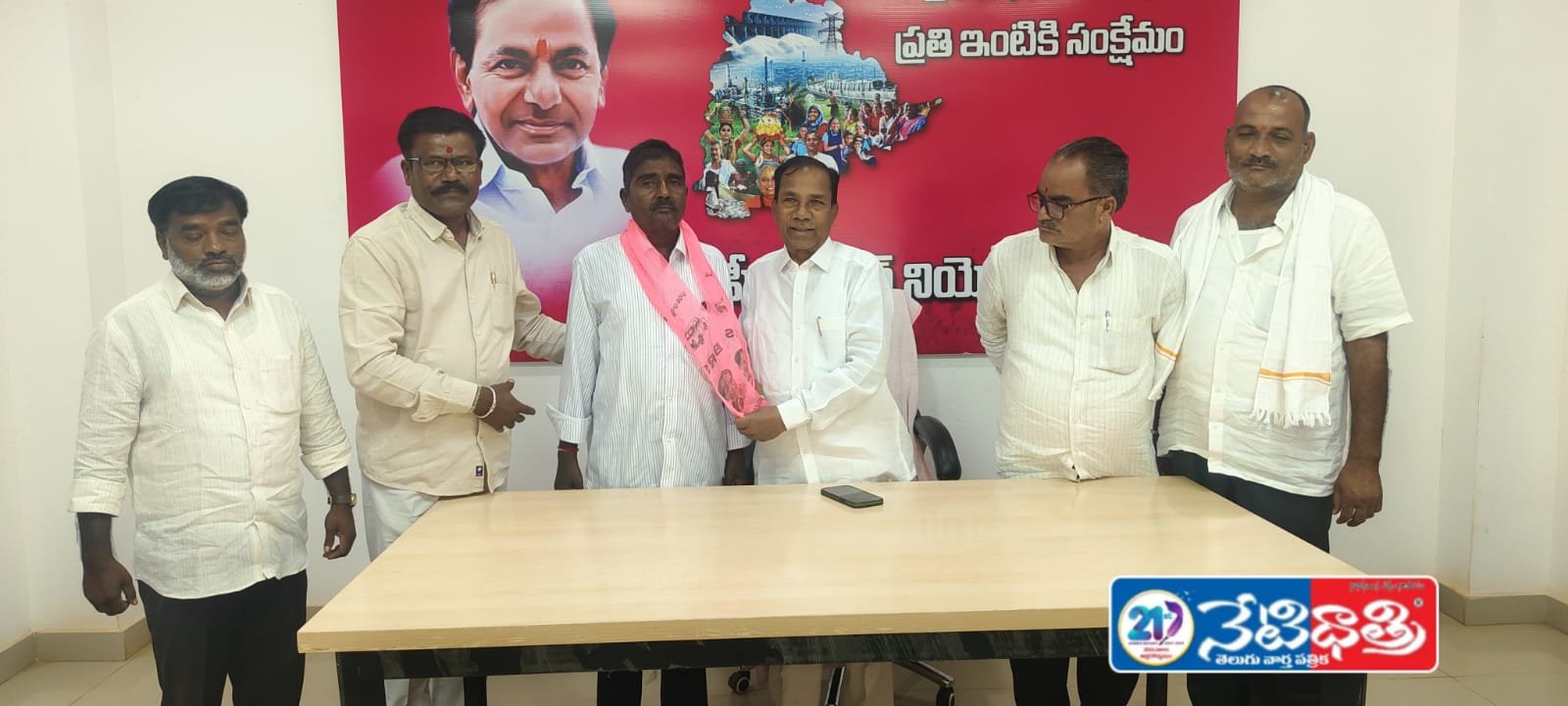 బిఆర్ఎస్ పార్టీలో చేరిన కాంగ్రెస్ నాయకుడు.!