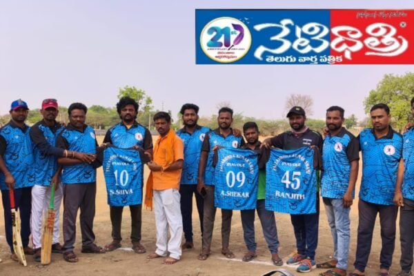 క్రీడాకారులకు టీ షర్ట్లు బహుకరణ. Program