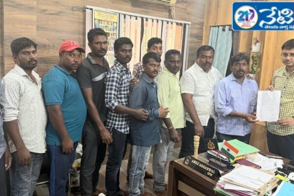 డీఎఫ్ఓ కలిసిన టీపీసీసీ సభ్యులు.! TPCC member Ramanand meets DFO