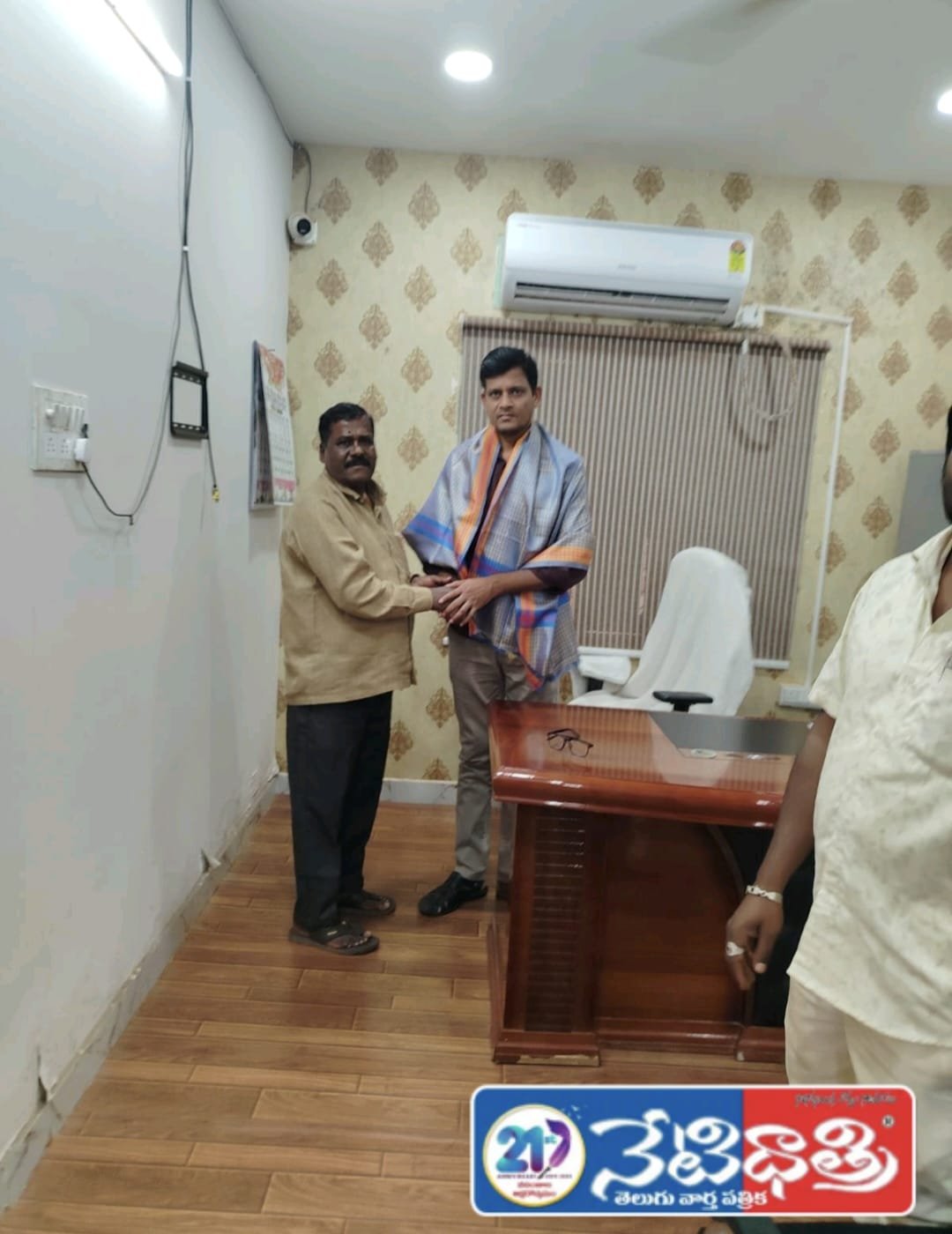 ఆర్డీఓని కలిసిన జిల్లా రైతు సంఘం అధ్యక్షులు.