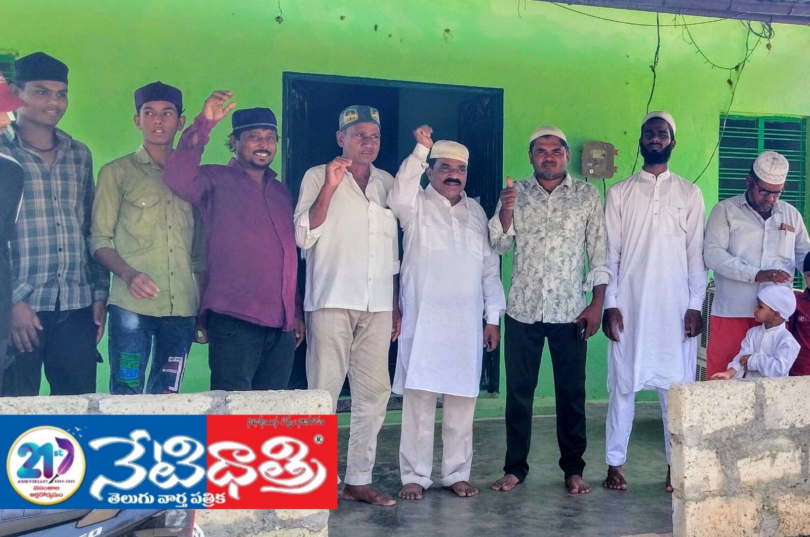 భారత్ మాతాకీ జై  అంటూ మసీదులో హోరెత్తిన నినాదాలు.