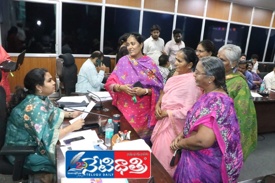 ప్రజా ఫిర్యాదుల పరిష్కార వేదిక కు 28 వినతులు.