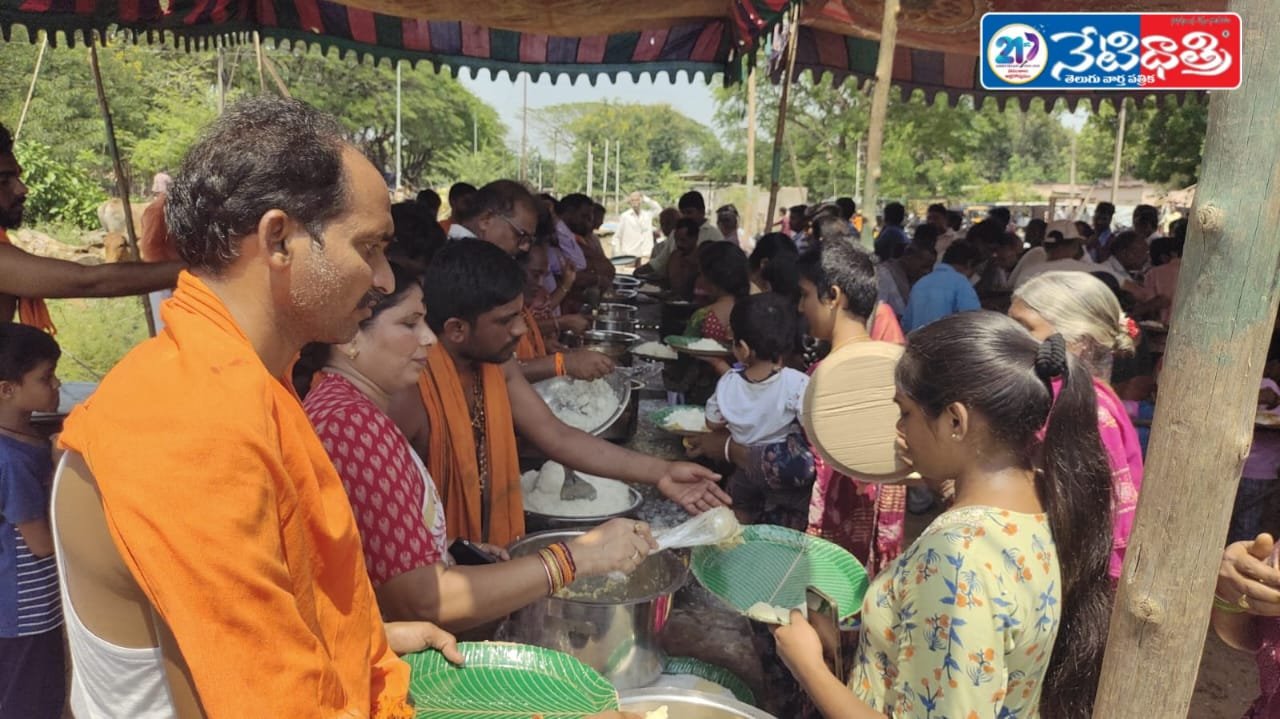 హనుమాన్ ఆలయంలో ప్రత్యేక పూజలు..