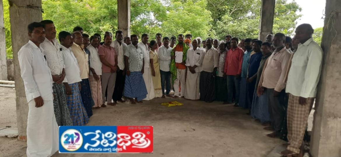 కాంగ్రెస్ పార్టీ గ్రామ కమిటీ అధ్యక్షుడు భూక్య సమ్మయ్య నాయక్.