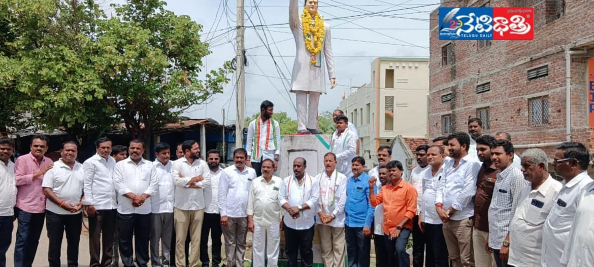 statue