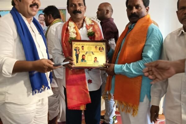 కుక్క ముడి సంపత్ కు దళిత రత్న అవార్డు. Dalit Ratna Award