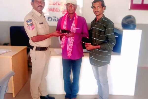 పోగొట్టుకున్న సెల్ ఫోన్ లను బాధితులకు అప్పగిస్తున్న. CEIR Portal