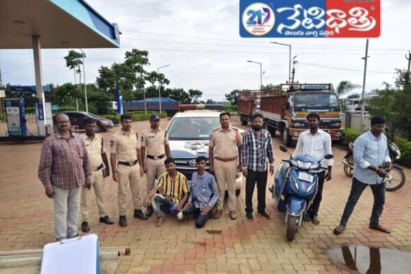 అక్రమంగా గంజాయి తరలిస్తున్న ఇద్దరు వ్యక్తులు అరెస్ట్. Marijuana