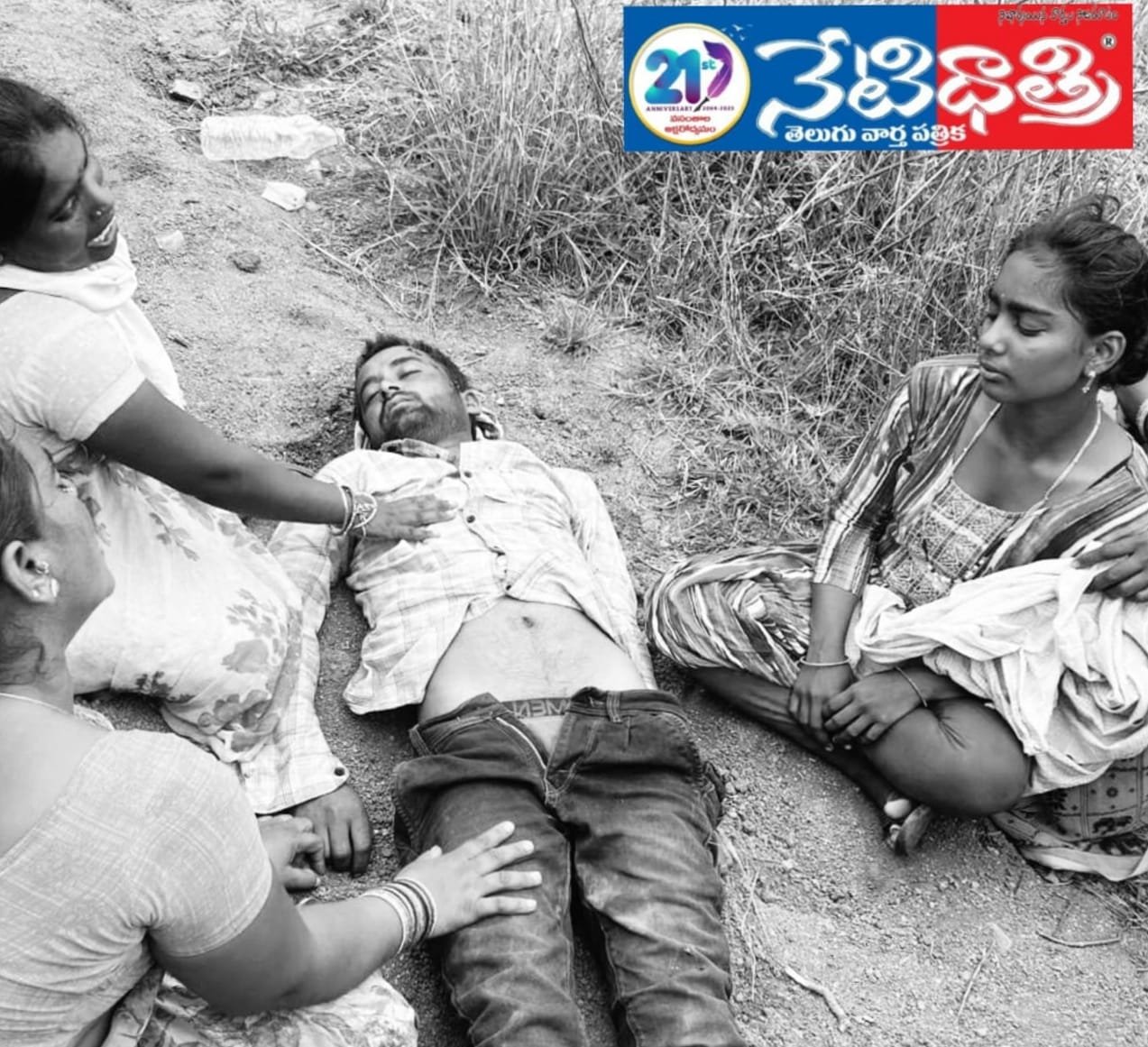 ట్రాక్టర్ మీది నుండి పడి యువకుడు మృతి.