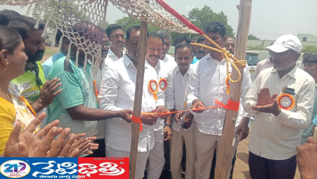 బాల్ బ్యాడ్మింటన్ క్రీడలను ప్రారంభించిన ఎమ్మెల్యే.