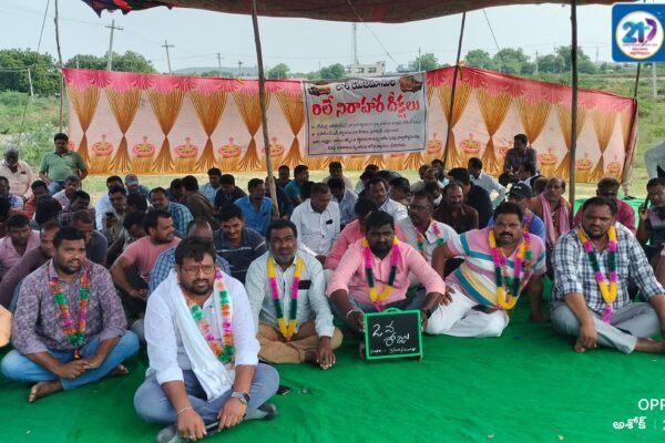రెండో రోజు చేరుకున్న లారీ యజమానుల రిలే నిరాహార దీక్ష. Lorry Owners.