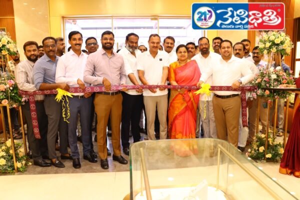 మలబార్ గోల్డ్ & డైమండ్స్ ను పునః ప్రారంభించిన ఉప్పల్ శాసన సభ్యులు. BRS party leaders Bandari Lakshma Reddy.