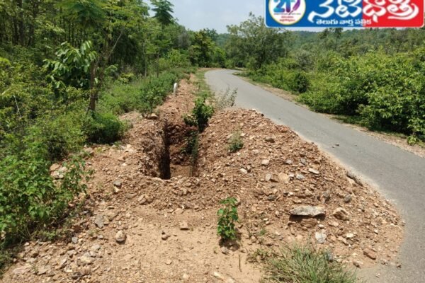 గుంతలు పూర్తిగా పూడ్చని వైనం ప్రమాదాలకు నిలయం… BSNL tower