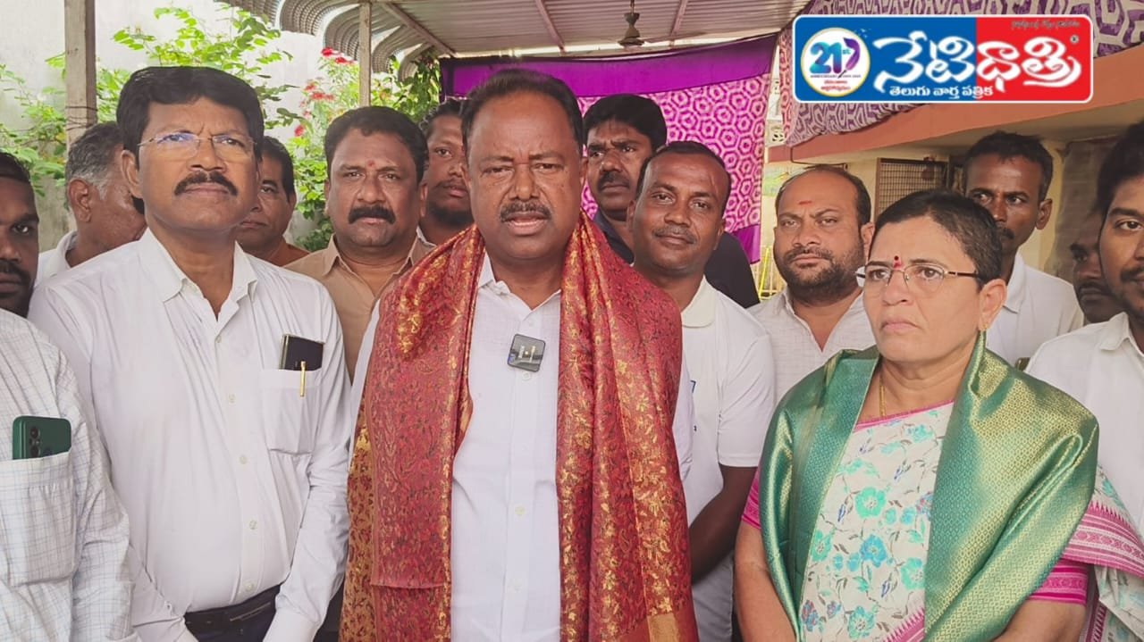 రెడ్డి కాలనీలో సీసీ కెమెరాలు ప్రారంభించిన.