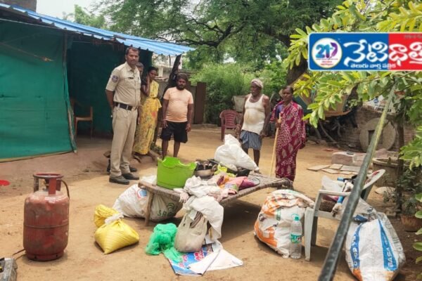 విడిపోయిన తండ్రి కొడుకులను కలిపిన నెక్కొండ ఎస్సై Nekkonda