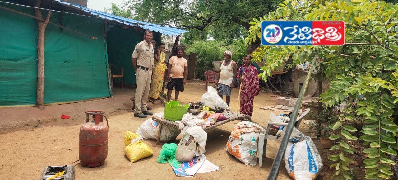 విడిపోయిన తండ్రి కొడుకులను కలిపిన నెక్కొండ ఎస్సై