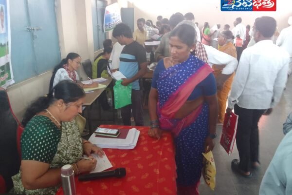 భూభారతి సద్వినియోగం చేసుకోవాలి We should take advantage of the land.Tehsildar Rajnikumari.