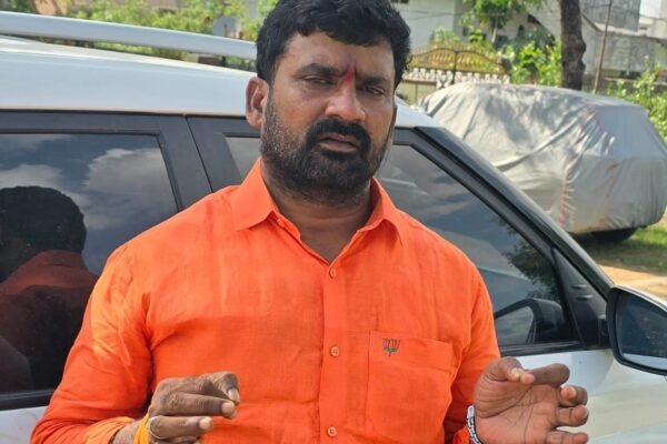 ఎస్ సి గురుకుల పాఠశాలనుమైదాన ప్రాంత నాయకులు తరలించుకు పోతున్నా పట్టించుకోని ఏజెన్సీ ప్రాంత కాంగ్రెస్ తెరాస నాయకులు అవసరమా డా జాడి రామరాజు నేత SC Gurukul School is being moved by Maidana area leaders but agency area Congress TRS leaders are not paying attention Dr. Jadi Ramaraju leader