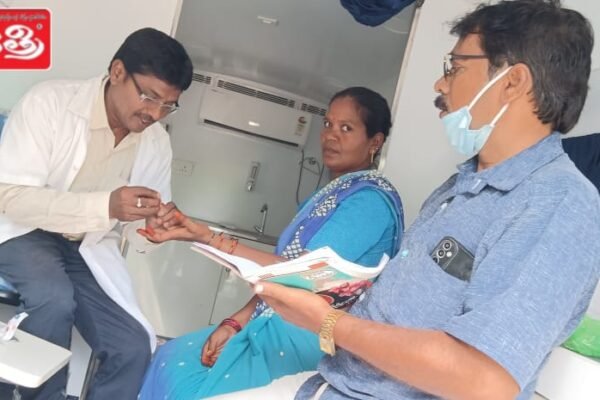 వై ఆర్ జీ కేర్ లింకు వర్కర్ స్కీం ఆధ్వర్యంలో హెచ్ఐవి రక్త పరీక్షలు. Blood tests