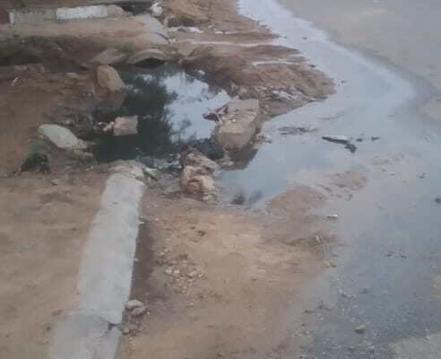 మురికి కాలువ ని oడి రోడ్డుపై మురికి నీరు. Dirty water on Kurnool Road.
