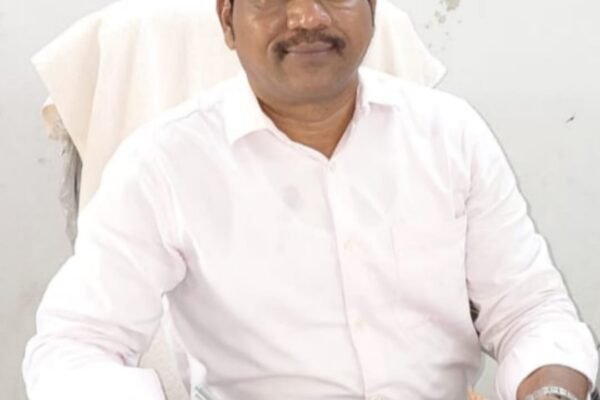 డిగ్రీ కళాశాలలో ప్రారంభమైన. Degree College Principal M.Santosh Kumar.