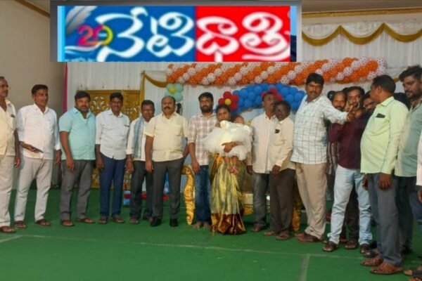 చిన్నారి ని ఆశీర్వదించిన నాగుర్ల. BRS