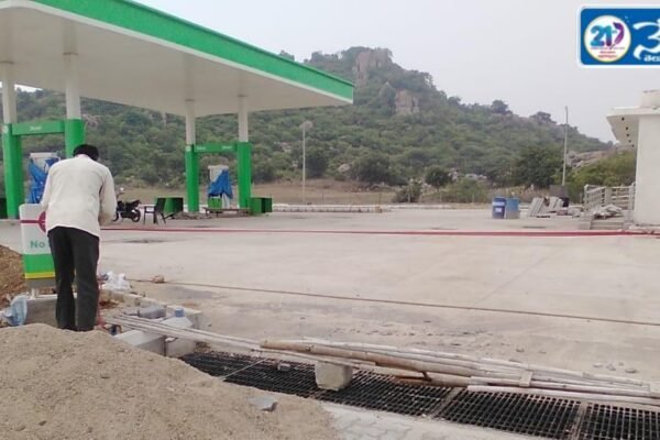 పెట్రోల్ బంక్ సీజ్ చేసిన అధికారులు. petrol station
