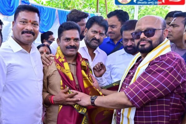 వరంగల్ నగర అభివృద్ధికి పాటు పడతామని కొండా దంపతుల హామీ women leaders